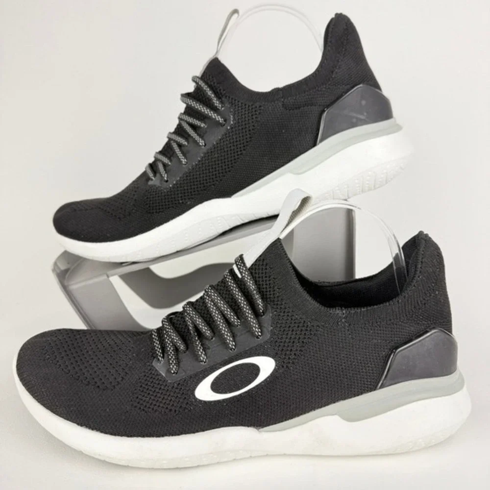 Oakley OKLYTRN Size 9.5 Men Black Knit‎ Lightweight Running Athletic Sneakers